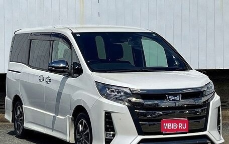 Toyota Noah III, 2021 год, 1 841 000 рублей, 1 фотография