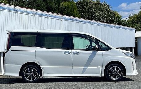 Toyota Noah III, 2021 год, 1 841 000 рублей, 6 фотография