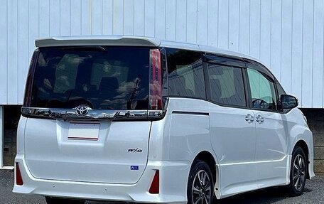 Toyota Noah III, 2021 год, 1 841 000 рублей, 3 фотография