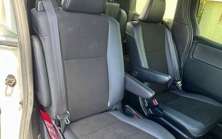 Toyota Noah III, 2021 год, 1 841 000 рублей, 18 фотография