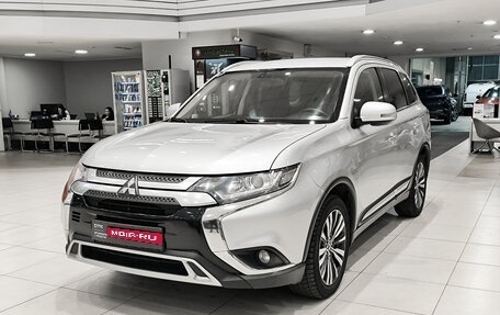 Mitsubishi Outlander III рестайлинг 3, 2018 год, 1 995 000 рублей, 1 фотография