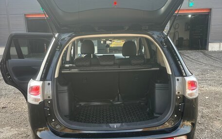 Mitsubishi Outlander III рестайлинг 3, 2014 год, 1 500 000 рублей, 15 фотография