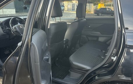 Mitsubishi Outlander III рестайлинг 3, 2014 год, 1 500 000 рублей, 10 фотография