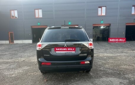 Mitsubishi Outlander III рестайлинг 3, 2014 год, 1 500 000 рублей, 8 фотография