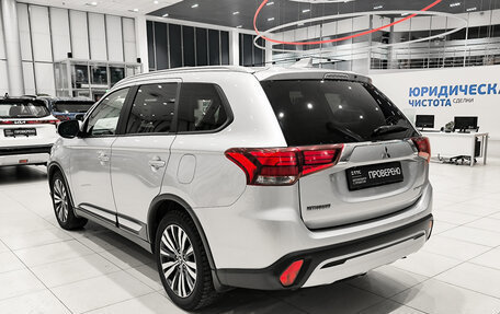 Mitsubishi Outlander III рестайлинг 3, 2018 год, 1 995 000 рублей, 7 фотография