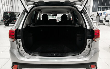 Mitsubishi Outlander III рестайлинг 3, 2018 год, 1 995 000 рублей, 10 фотография