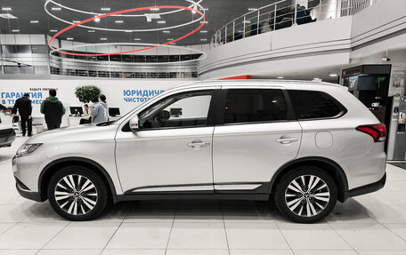 Mitsubishi Outlander III рестайлинг 3, 2018 год, 1 995 000 рублей, 8 фотография