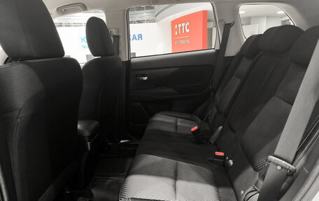 Mitsubishi Outlander III рестайлинг 3, 2018 год, 1 995 000 рублей, 12 фотография