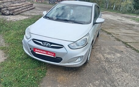 Hyundai Solaris II рестайлинг, 2011 год, 520 000 рублей, 2 фотография