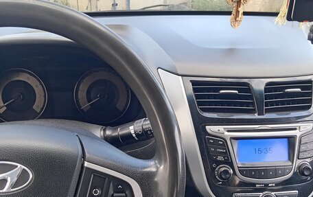 Hyundai Solaris II рестайлинг, 2011 год, 520 000 рублей, 4 фотография