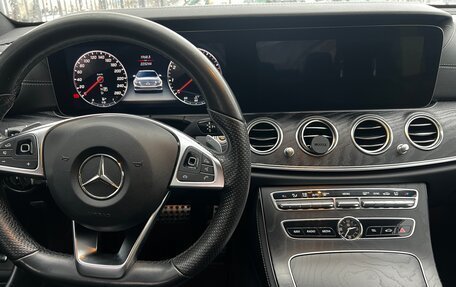 Mercedes-Benz E-Класс, 2018 год, 3 650 000 рублей, 29 фотография
