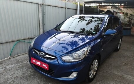 Hyundai Solaris II рестайлинг, 2011 год, 900 000 рублей, 1 фотография