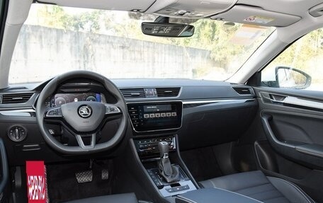 Skoda Superb, 2025 год, 2 250 000 рублей, 5 фотография
