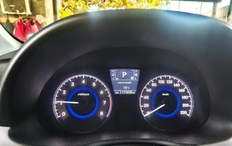 Hyundai Solaris II рестайлинг, 2011 год, 900 000 рублей, 7 фотография