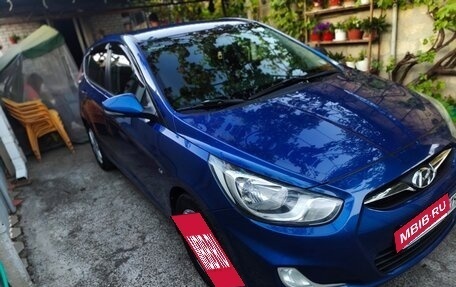 Hyundai Solaris II рестайлинг, 2011 год, 900 000 рублей, 3 фотография