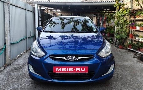 Hyundai Solaris II рестайлинг, 2011 год, 900 000 рублей, 4 фотография