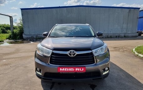 Toyota Highlander III, 2015 год, 3 200 000 рублей, 13 фотография