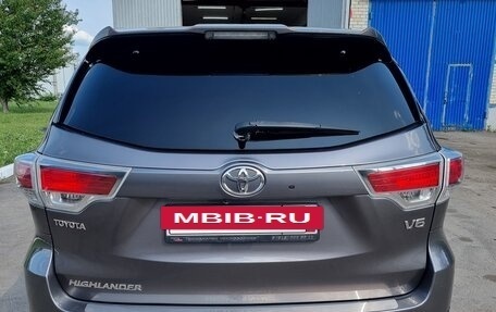 Toyota Highlander III, 2015 год, 3 200 000 рублей, 5 фотография