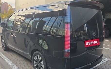 Hyundai Staria, 2023 год, 5 300 000 рублей, 3 фотография