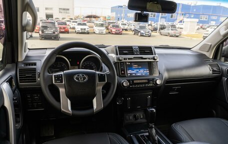 Toyota Land Cruiser Prado 150 рестайлинг 2, 2014 год, 3 050 000 рублей, 5 фотография