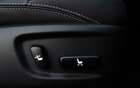 Toyota Land Cruiser Prado 150 рестайлинг 2, 2014 год, 3 050 000 рублей, 11 фотография