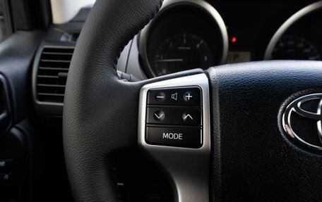 Toyota Land Cruiser Prado 150 рестайлинг 2, 2014 год, 3 050 000 рублей, 19 фотография