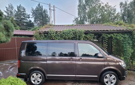 Volkswagen Multivan T6 рестайлинг, 2018 год, 3 900 000 рублей, 4 фотография