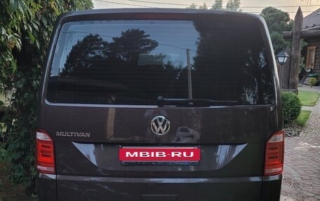 Volkswagen Multivan T6 рестайлинг, 2018 год, 3 900 000 рублей, 2 фотография