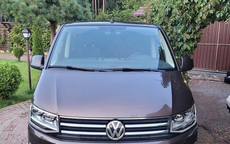 Volkswagen Multivan T6 рестайлинг, 2018 год, 3 900 000 рублей, 6 фотография