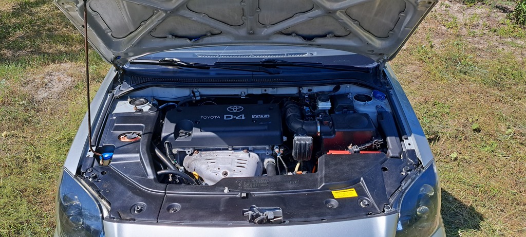 Toyota Avensis II, 2004 год, 700 000 рублей, 13 фотография