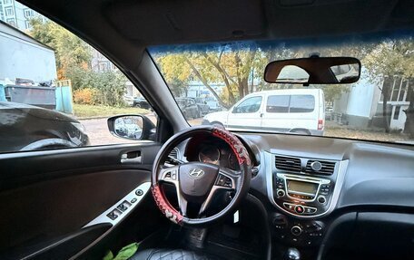 Hyundai Solaris II рестайлинг, 2013 год, 400 000 рублей, 13 фотография