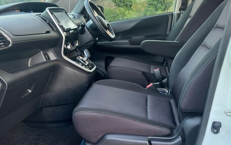 Nissan Serena IV, 2019 год, 2 290 000 рублей, 25 фотография