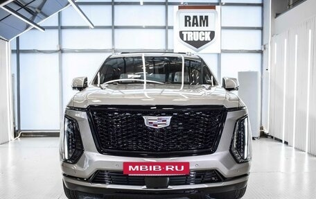 Cadillac Escalade V, 2025 год, 24 215 000 рублей, 3 фотография