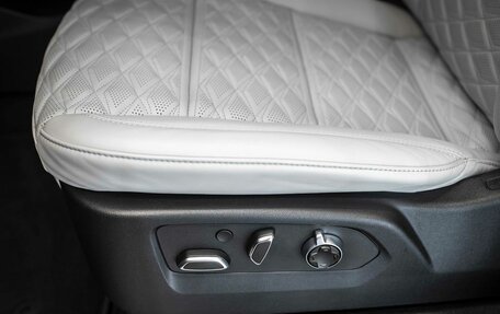 Cadillac Escalade V, 2025 год, 24 215 000 рублей, 13 фотография
