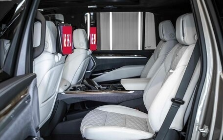 Cadillac Escalade V, 2025 год, 24 215 000 рублей, 17 фотография