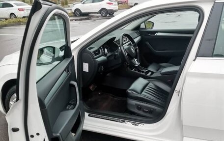 Skoda Superb III рестайлинг, 2019 год, 2 150 000 рублей, 24 фотография