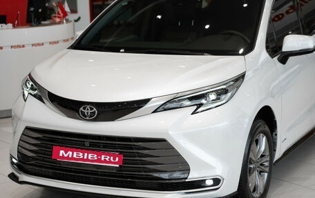 Toyota Sienna, 2024 год, 9 990 000 рублей, 5 фотография