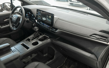 Toyota Sienna, 2024 год, 9 990 000 рублей, 26 фотография