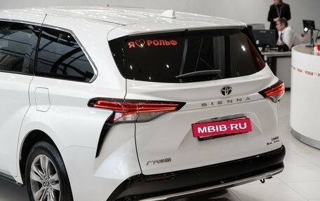 Toyota Sienna, 2024 год, 9 990 000 рублей, 12 фотография