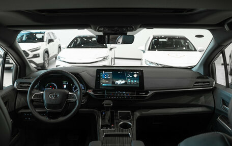 Toyota Sienna, 2024 год, 9 990 000 рублей, 27 фотография