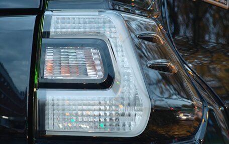 Toyota Land Cruiser Prado 150 рестайлинг 2, 2022 год, 8 300 000 рублей, 8 фотография