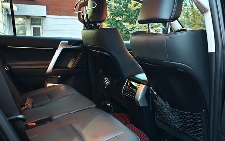 Toyota Land Cruiser Prado 150 рестайлинг 2, 2022 год, 8 300 000 рублей, 9 фотография