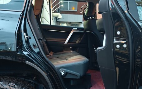 Toyota Land Cruiser Prado 150 рестайлинг 2, 2022 год, 8 300 000 рублей, 10 фотография