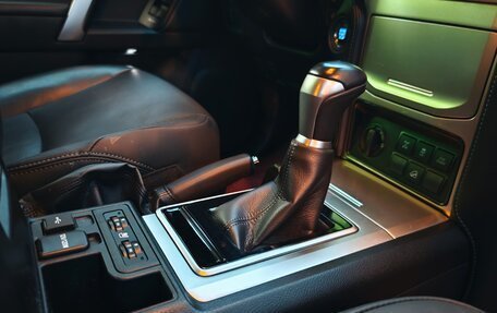 Toyota Land Cruiser Prado 150 рестайлинг 2, 2022 год, 8 300 000 рублей, 15 фотография