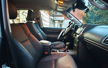 Toyota Land Cruiser Prado 150 рестайлинг 2, 2022 год, 8 300 000 рублей, 14 фотография