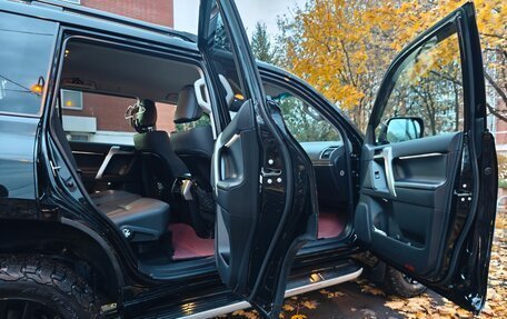 Toyota Land Cruiser Prado 150 рестайлинг 2, 2022 год, 8 300 000 рублей, 12 фотография