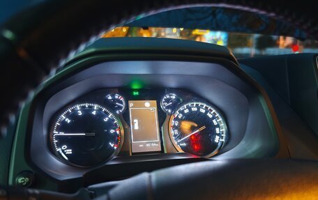 Toyota Land Cruiser Prado 150 рестайлинг 2, 2022 год, 8 300 000 рублей, 22 фотография