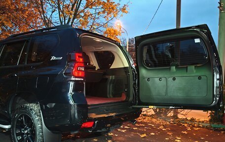 Toyota Land Cruiser Prado 150 рестайлинг 2, 2022 год, 8 300 000 рублей, 28 фотография