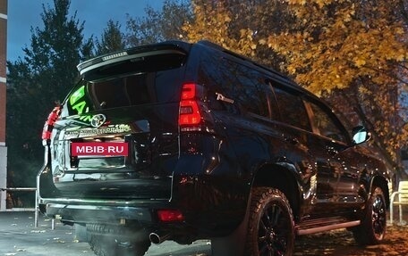 Toyota Land Cruiser Prado 150 рестайлинг 2, 2022 год, 8 300 000 рублей, 32 фотография