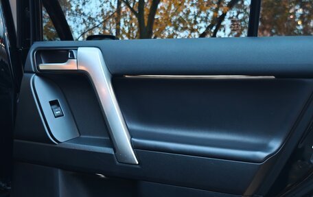 Toyota Land Cruiser Prado 150 рестайлинг 2, 2022 год, 8 300 000 рублей, 39 фотография